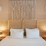 Old Town Boho Seaview Elegance 아파트 *